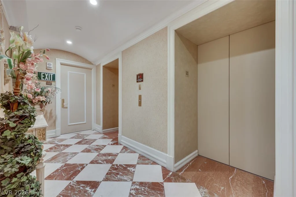2857 Paradise, Las Vegas, NV 89109