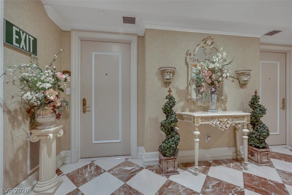 2857 Paradise, Las Vegas, NV 89109