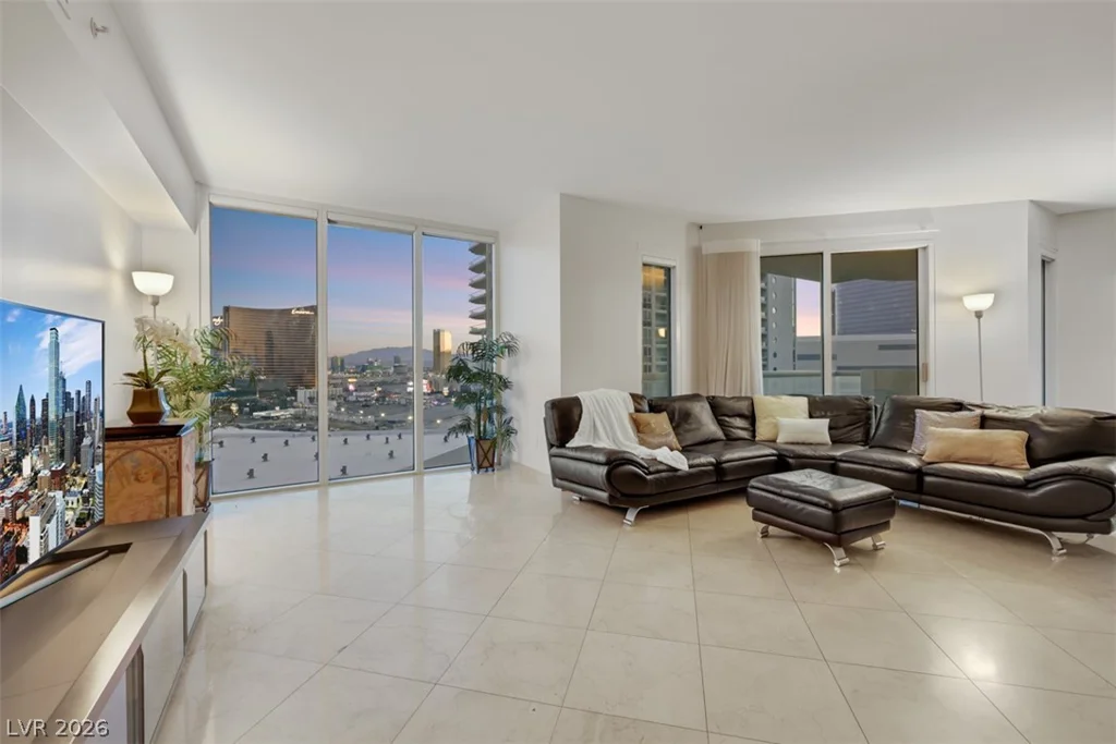 2857 Paradise, Las Vegas, NV 89109