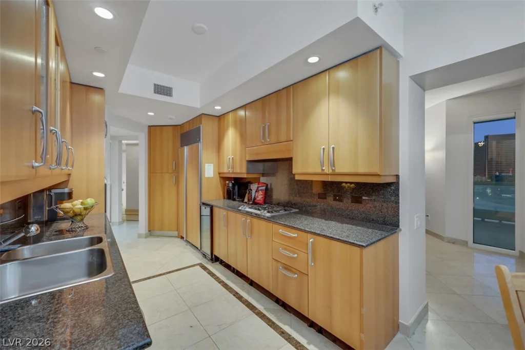 2857 Paradise, Las Vegas, NV 89109