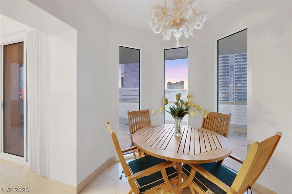 2857 Paradise, Las Vegas, NV 89109