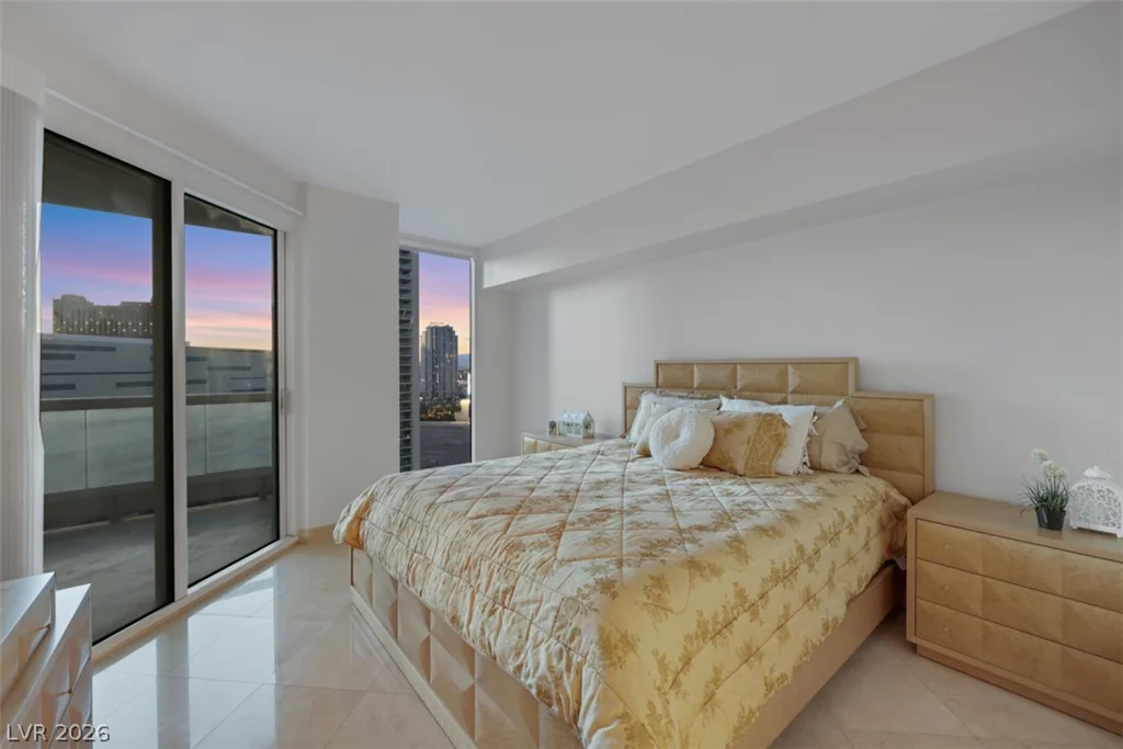 2857 Paradise, Las Vegas, NV 89109