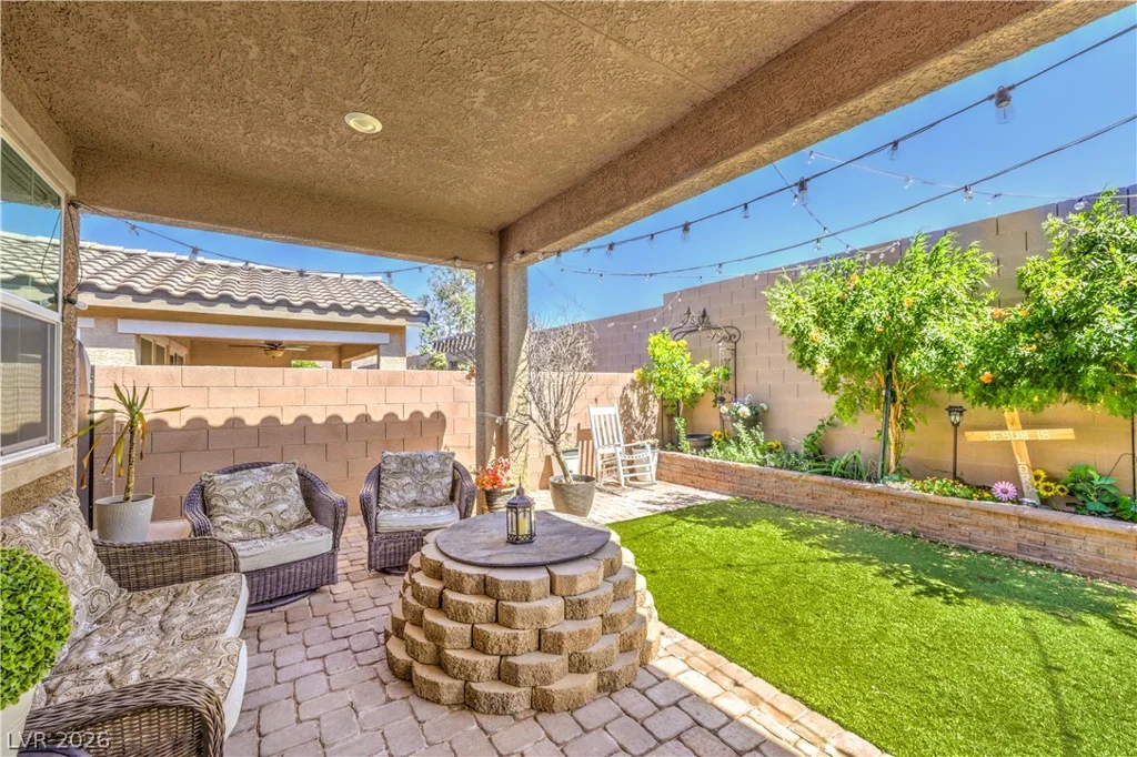 957 Soaring Moon, Henderson, NV 89015