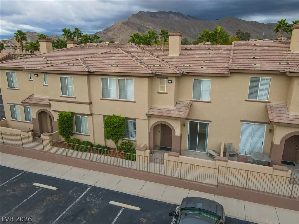 10180 Delray Beach, Las Vegas, NV 89129