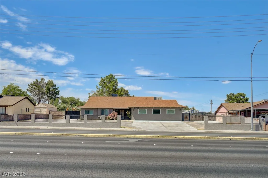 3768 Russell, Las Vegas, NV 89120