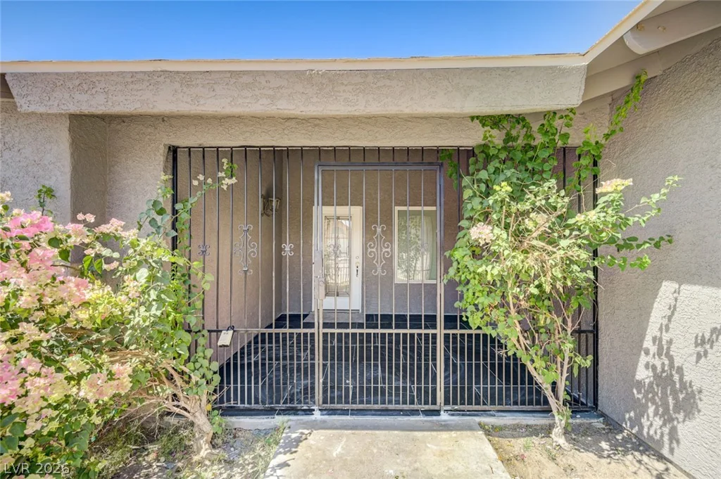 3768 Russell, Las Vegas, NV 89120