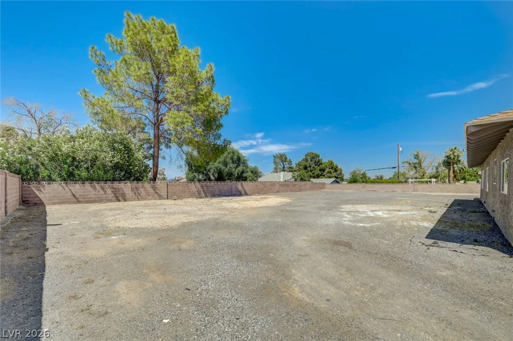 3768 Russell, Las Vegas, NV 89120