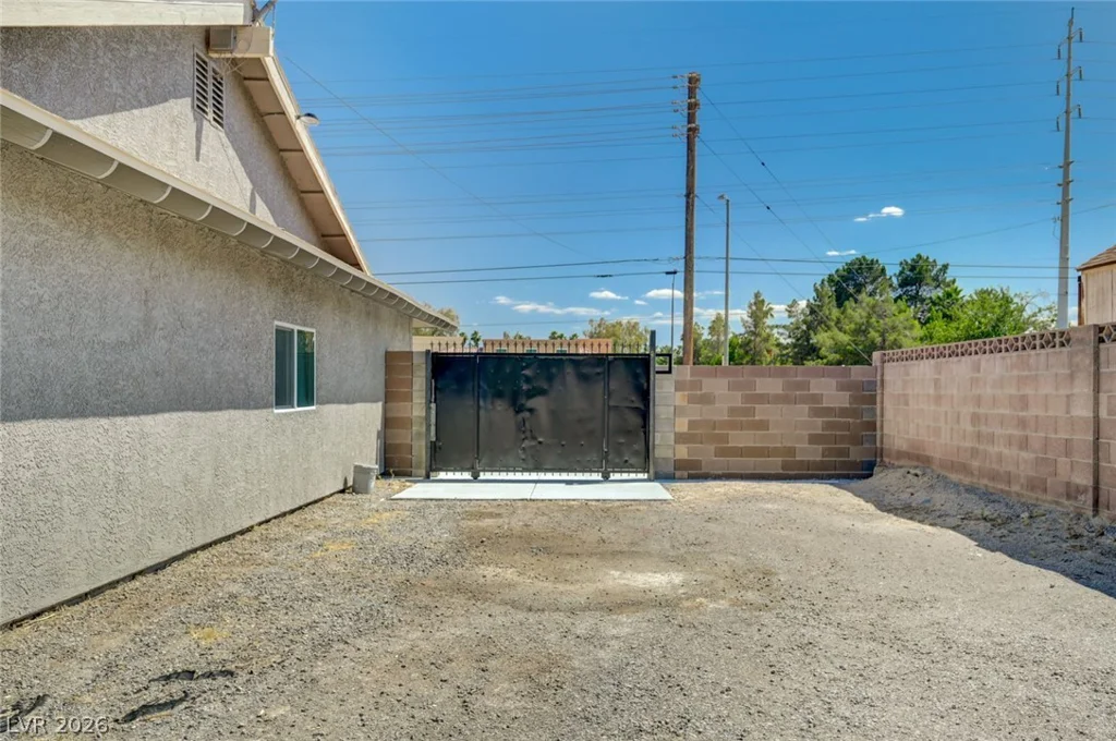 3768 Russell, Las Vegas, NV 89120
