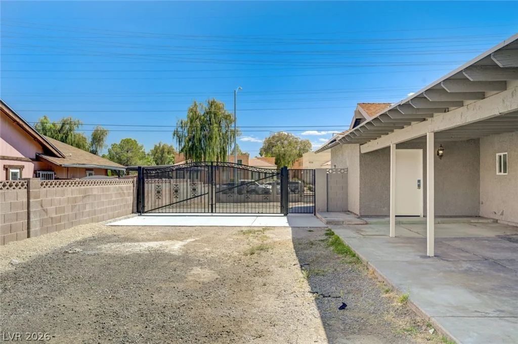 3768 Russell, Las Vegas, NV 89120