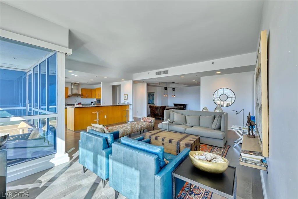 4525 Dean Martin, Las Vegas, NV 89103