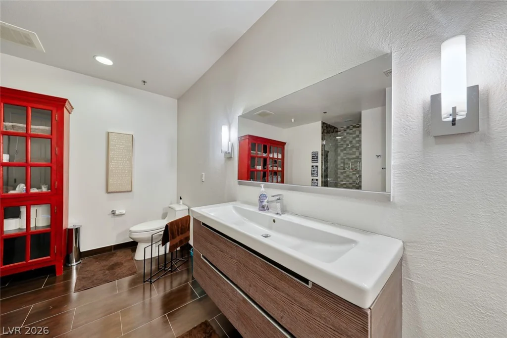 4525 Dean Martin, Las Vegas, NV 89103