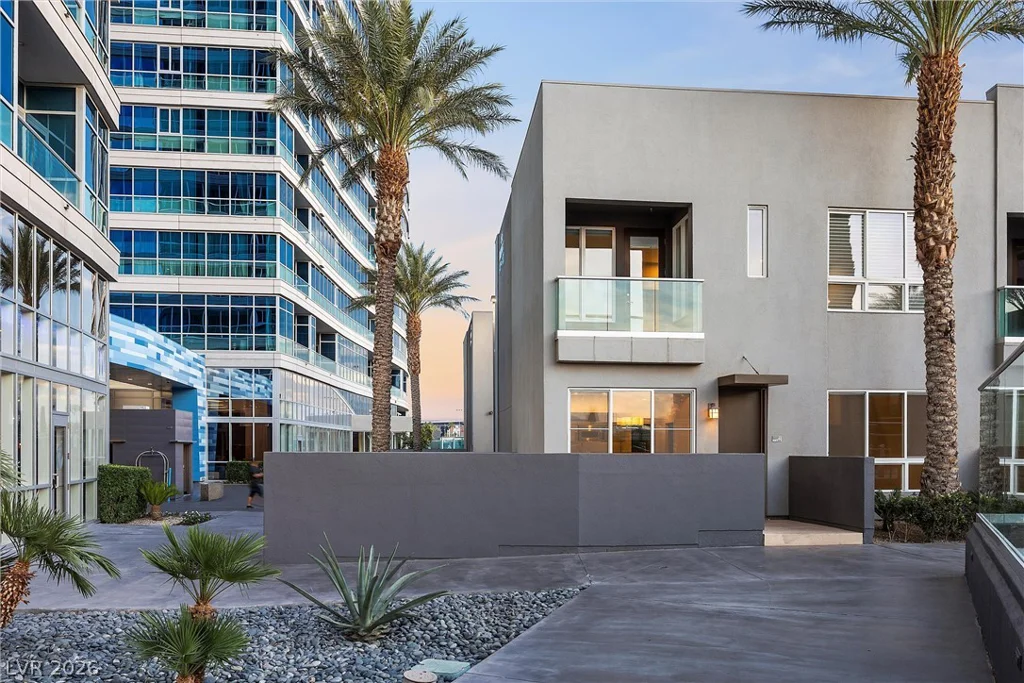 4525 Dean Martin, Las Vegas, NV 89103