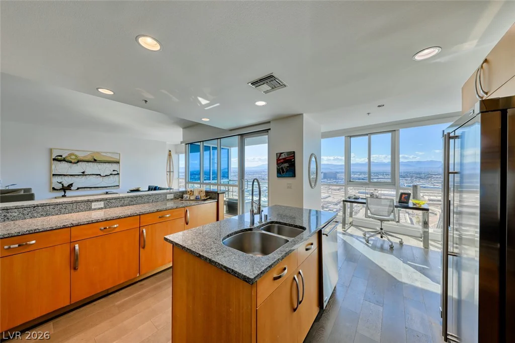 4525 Dean Martin, Las Vegas, NV 89103