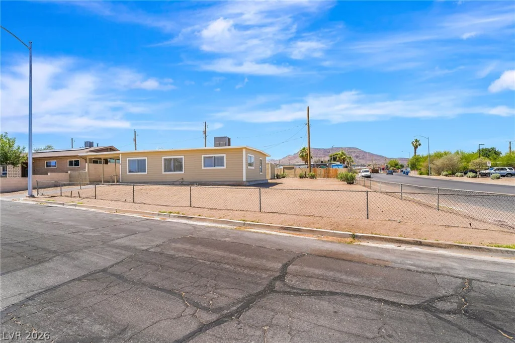 2 California, Henderson, NV 89015