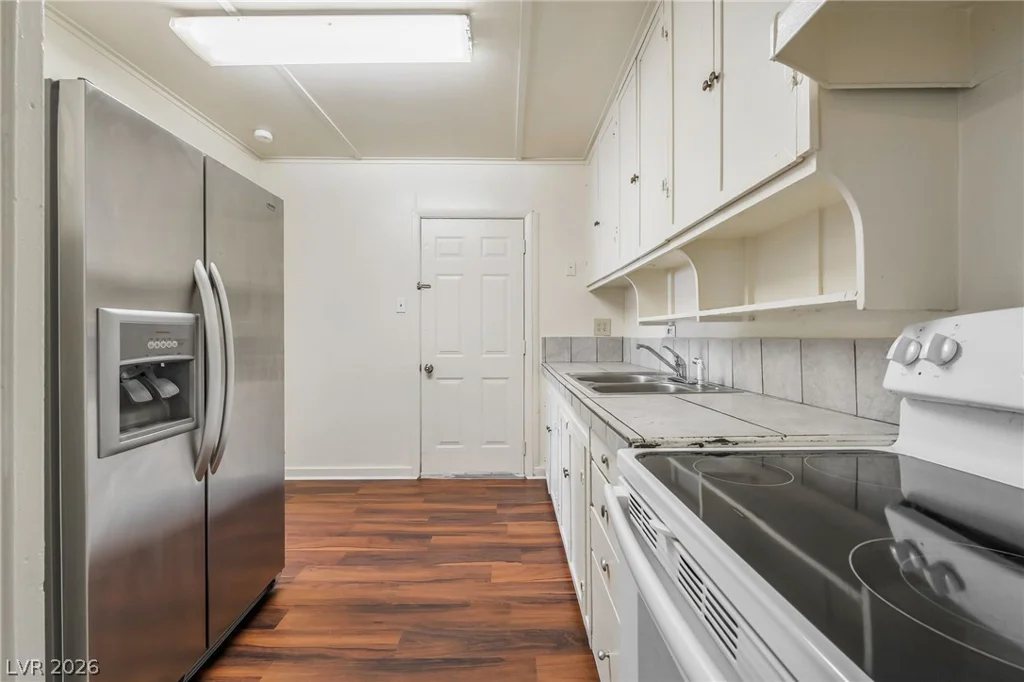 2 California, Henderson, NV 89015