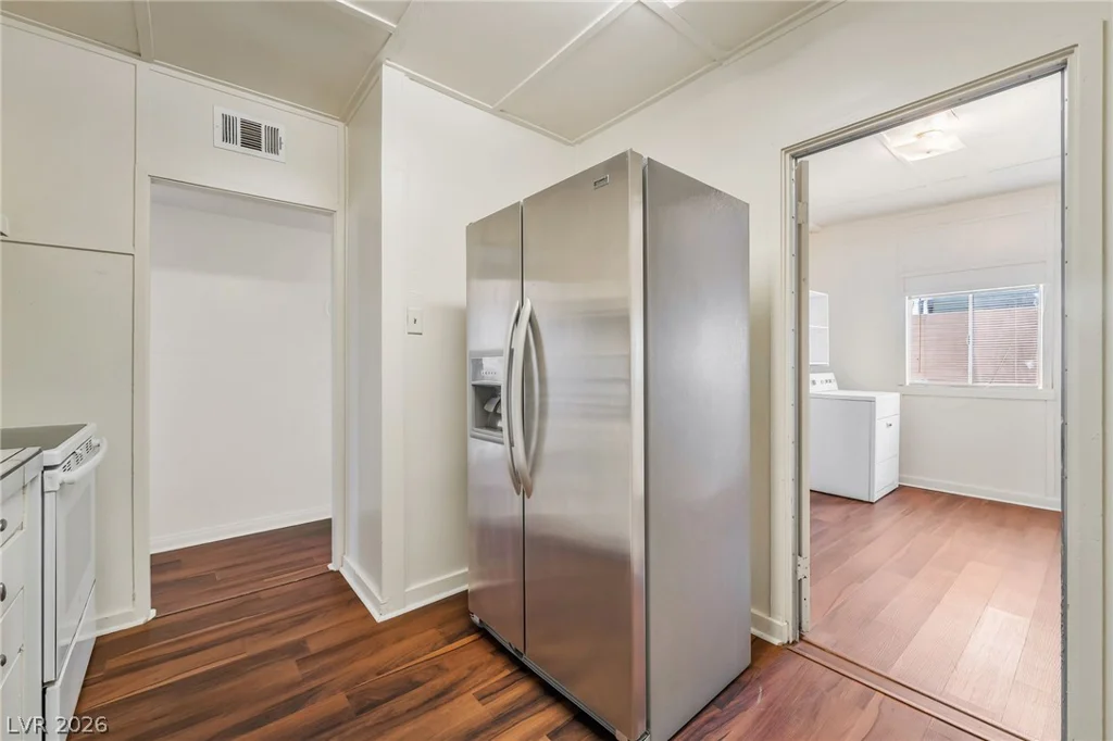 2 California, Henderson, NV 89015