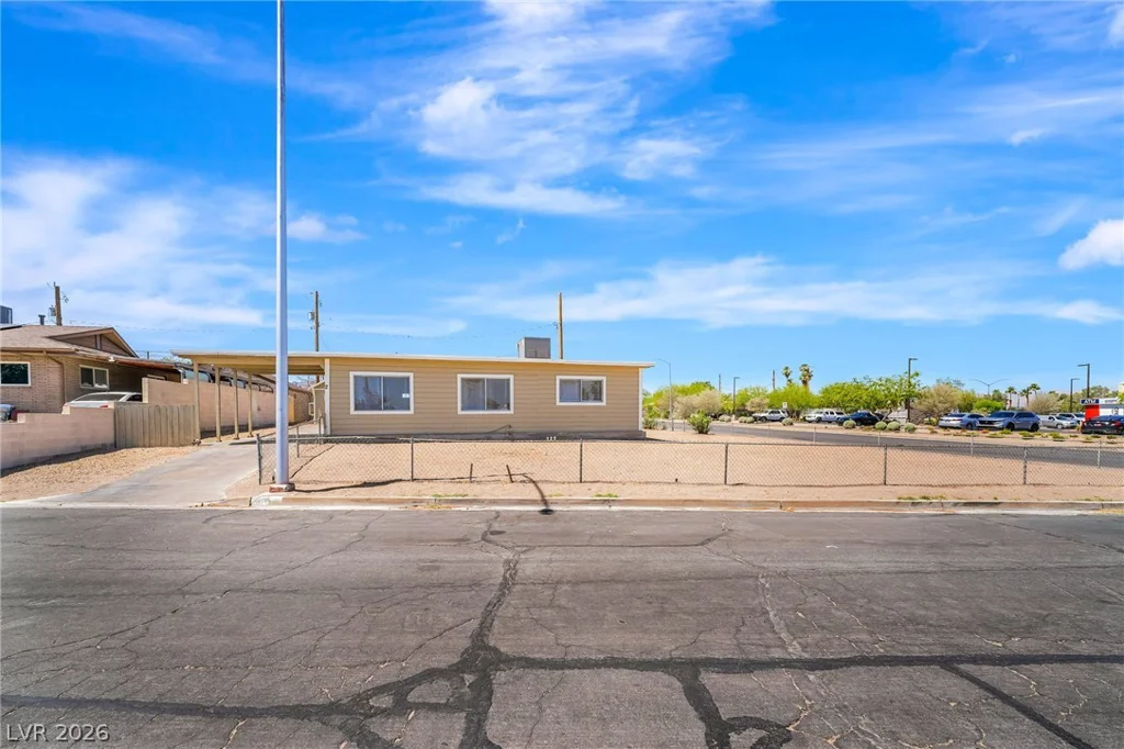 2 California, Henderson, NV 89015