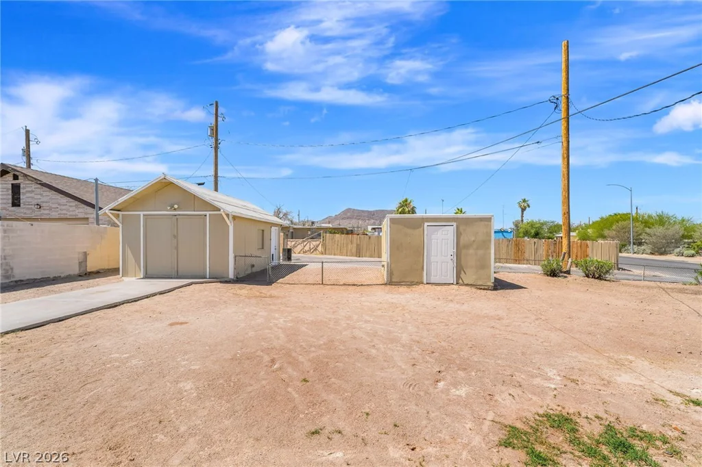 2 California, Henderson, NV 89015