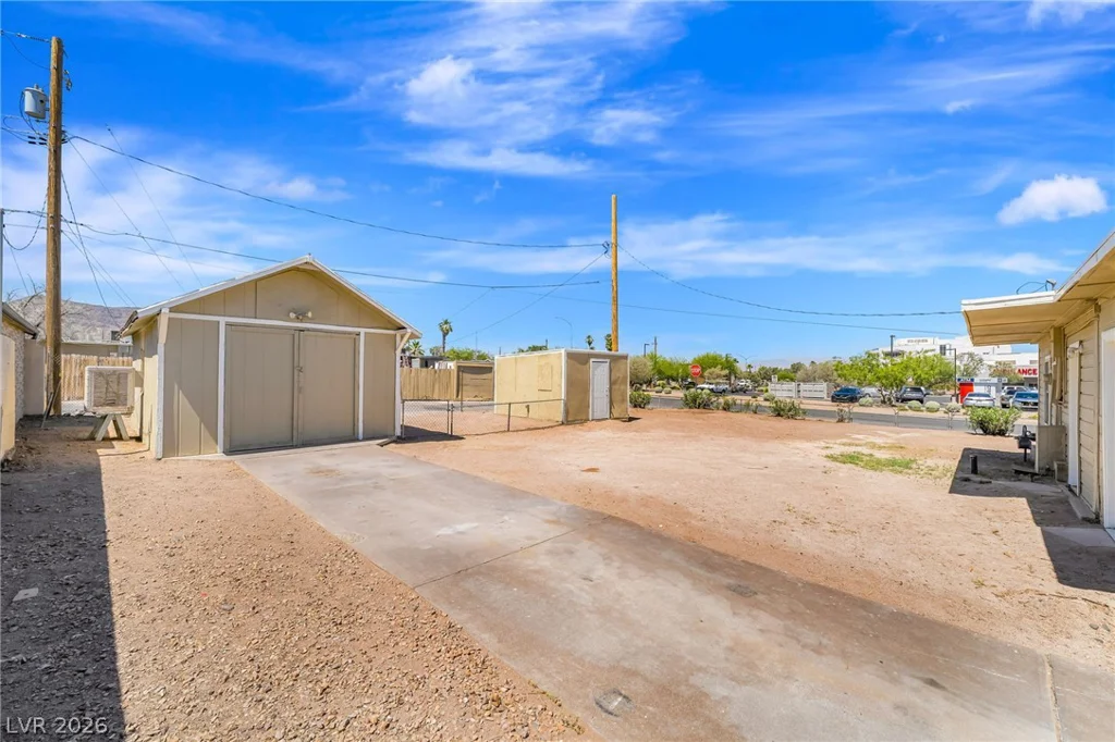 2 California, Henderson, NV 89015