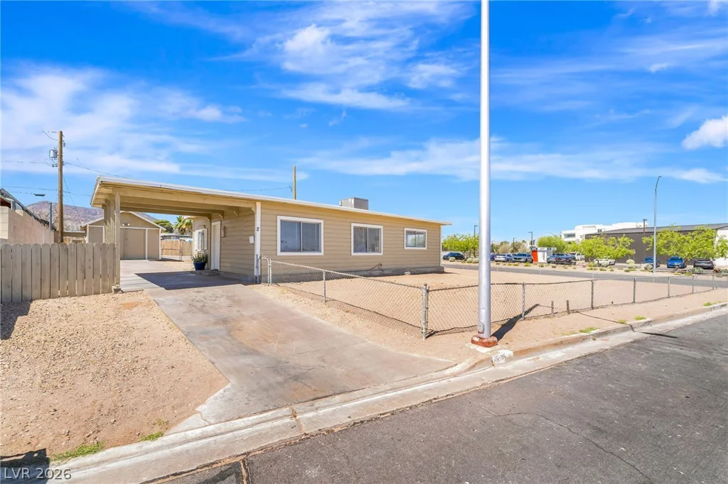 2 California, Henderson, NV 89015