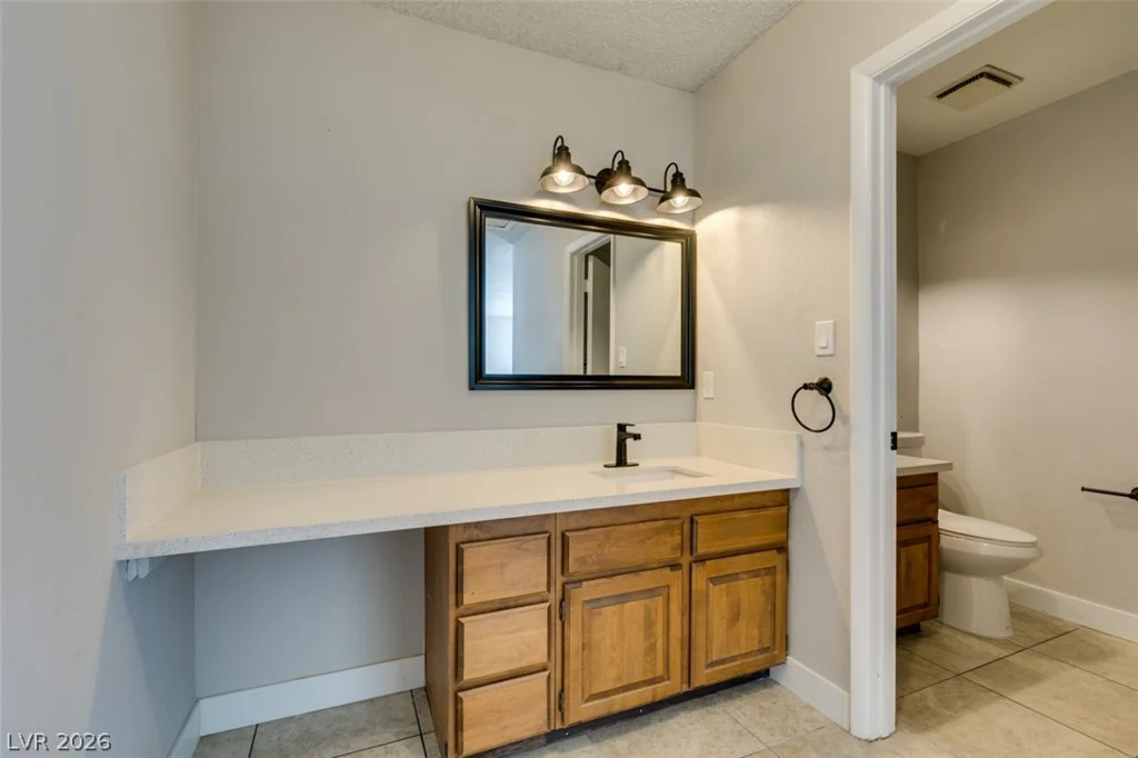 3355 Racquet, Las Vegas, NV 89121