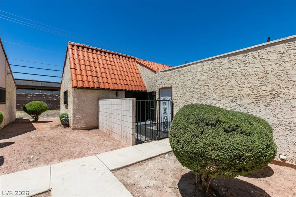 3355 Racquet, Las Vegas, NV 89121