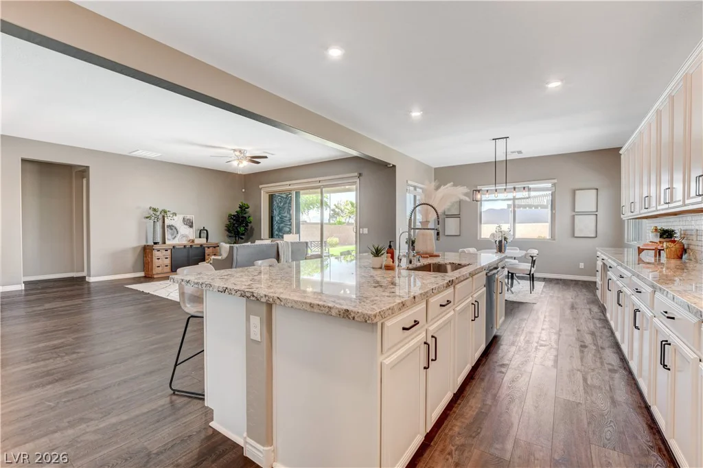 6390 Painted Creek, Las Vegas, NV 89149