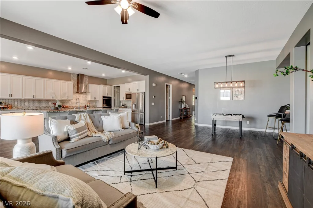 6390 Painted Creek, Las Vegas, NV 89149