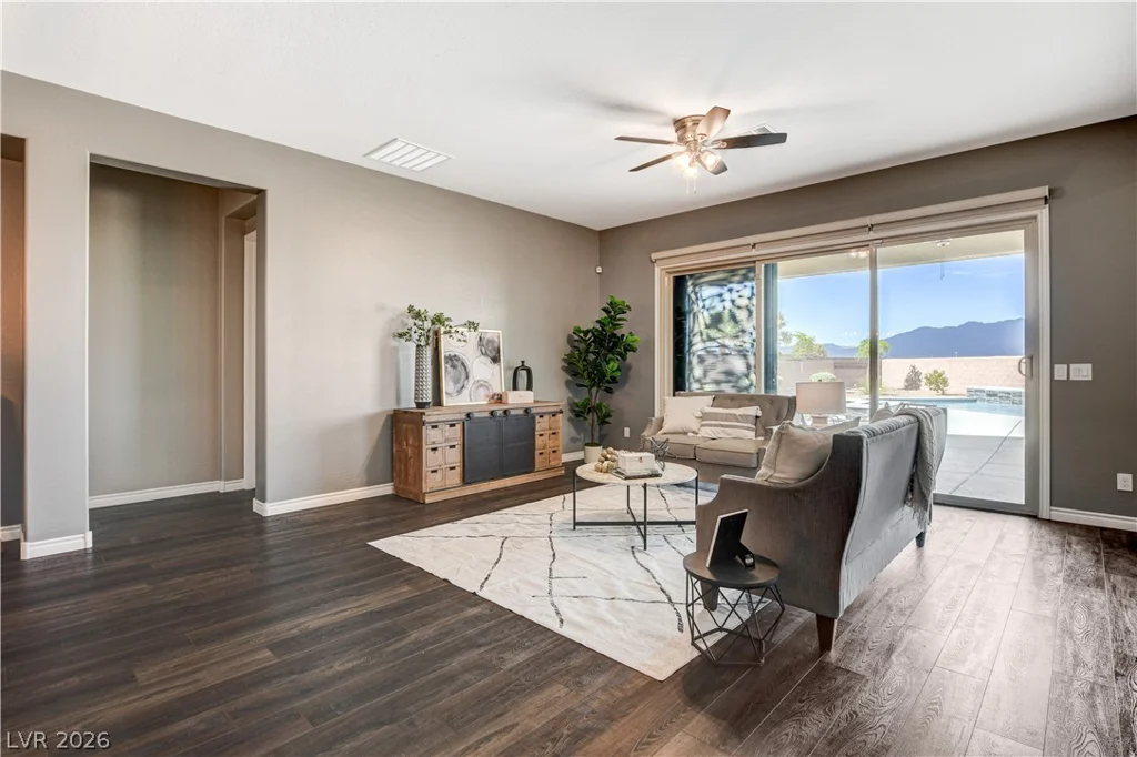 6390 Painted Creek, Las Vegas, NV 89149