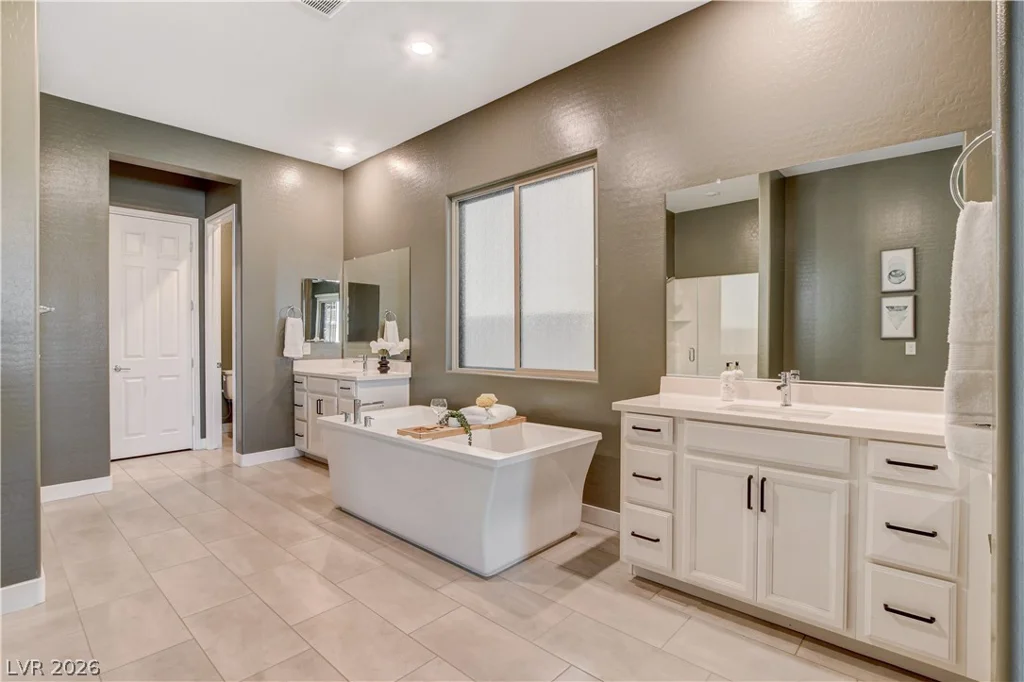 6390 Painted Creek, Las Vegas, NV 89149