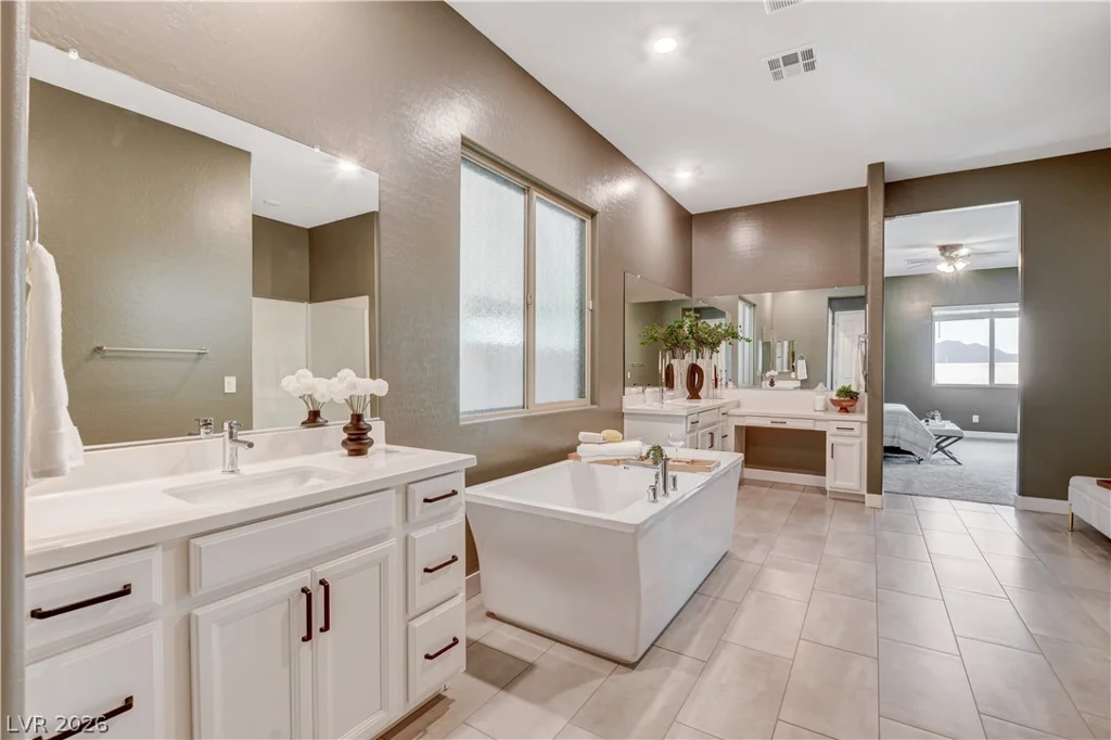 6390 Painted Creek, Las Vegas, NV 89149