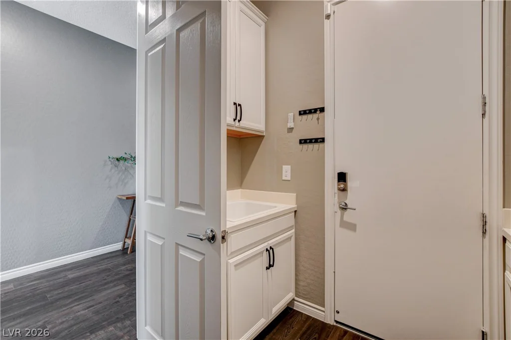 6390 Painted Creek, Las Vegas, NV 89149