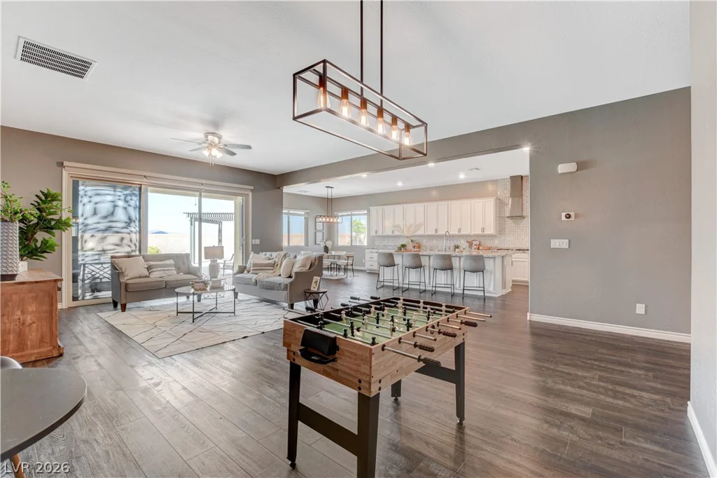 6390 Painted Creek, Las Vegas, NV 89149