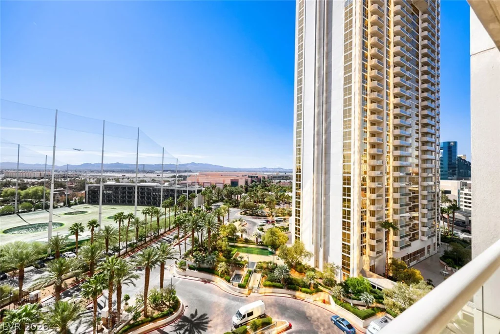 125 Harmon, Las Vegas, NV 89109