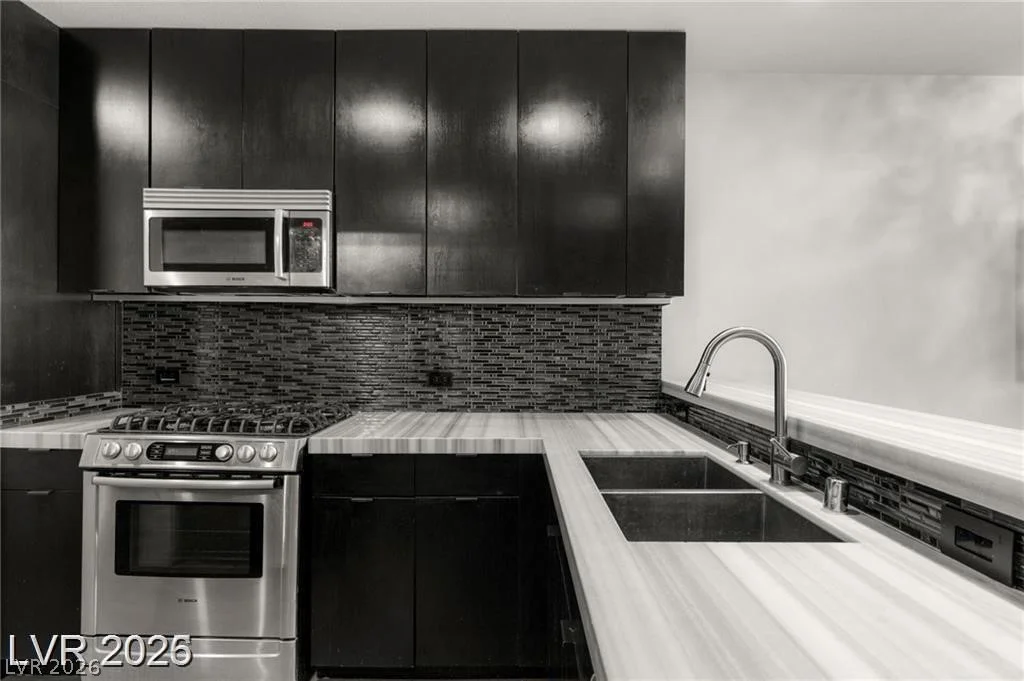 4525 Dean Martin, Las Vegas, NV 89103