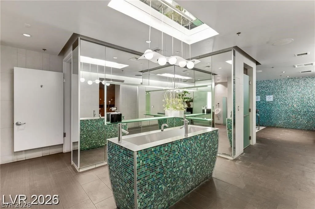 4525 Dean Martin, Las Vegas, NV 89103