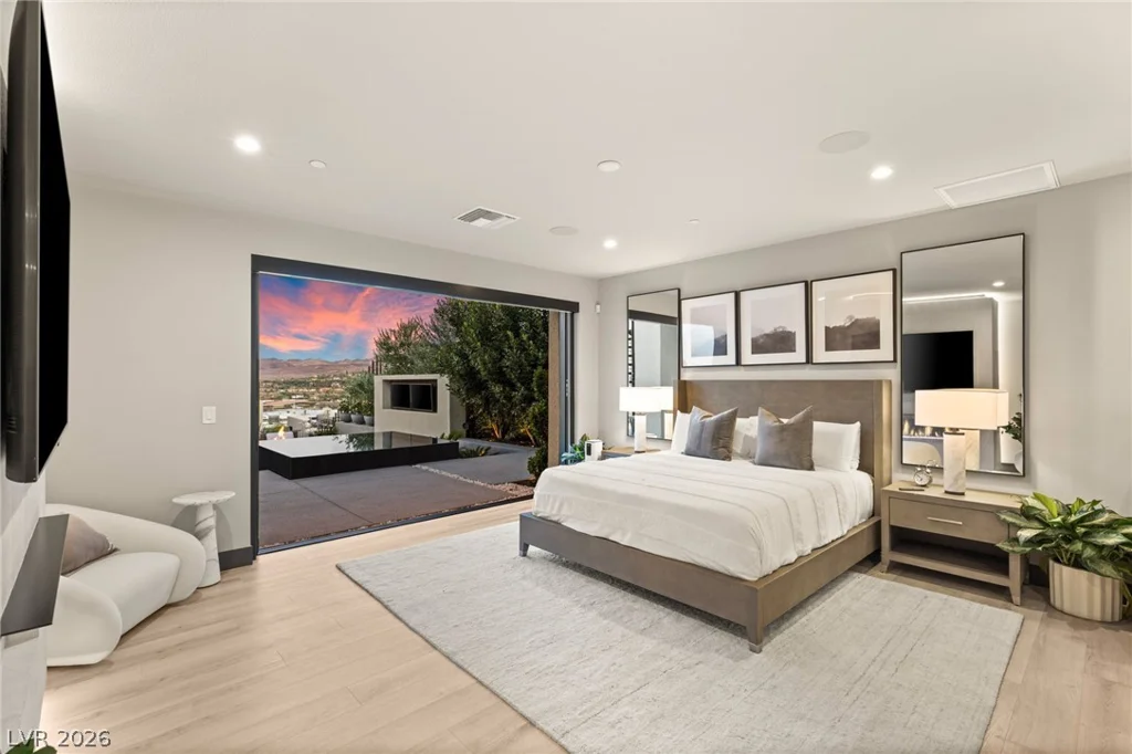 12 Desert Lake, Henderson, NV 89011