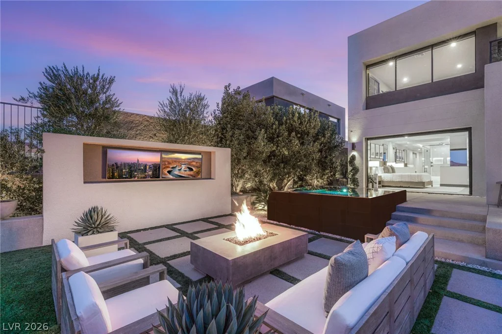 12 Desert Lake, Henderson, NV 89011