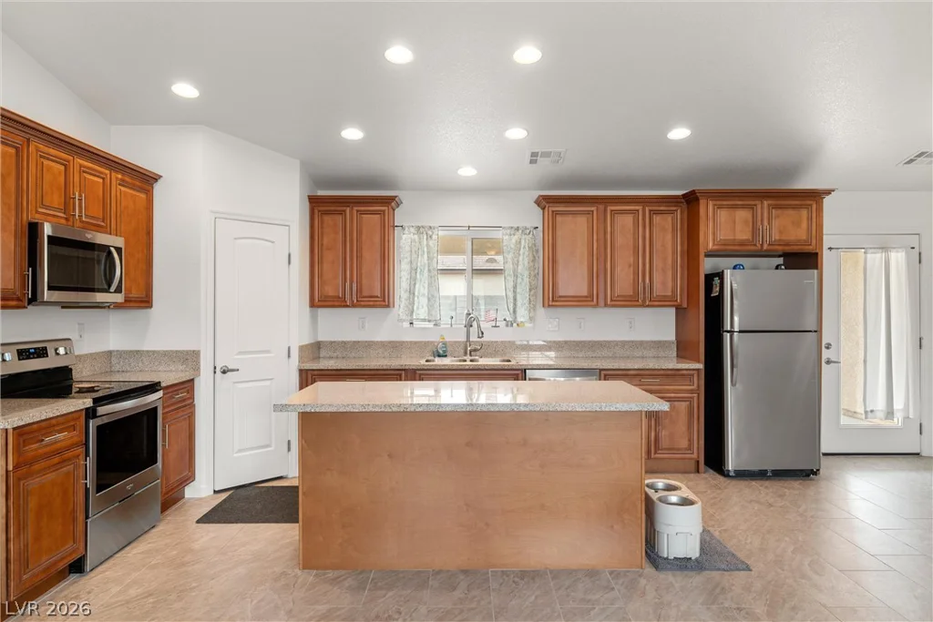 672 Lampshire, Pahrump, NV 89060