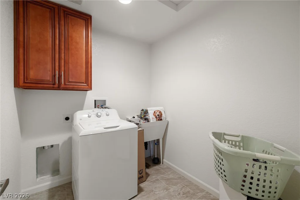 672 Lampshire, Pahrump, NV 89060