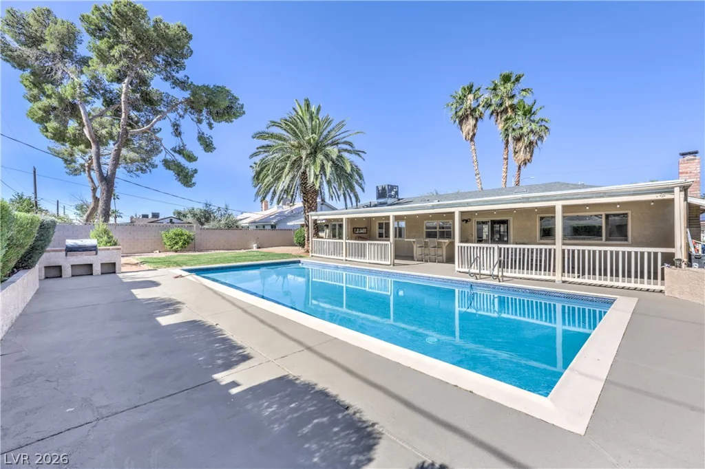 1916 Stonehaven, Las Vegas, NV 89108