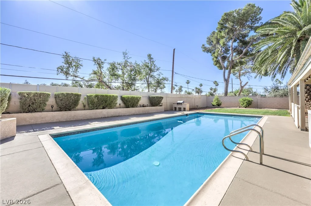 1916 Stonehaven, Las Vegas, NV 89108