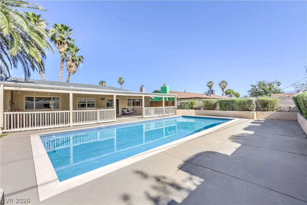 1916 Stonehaven, Las Vegas, NV 89108