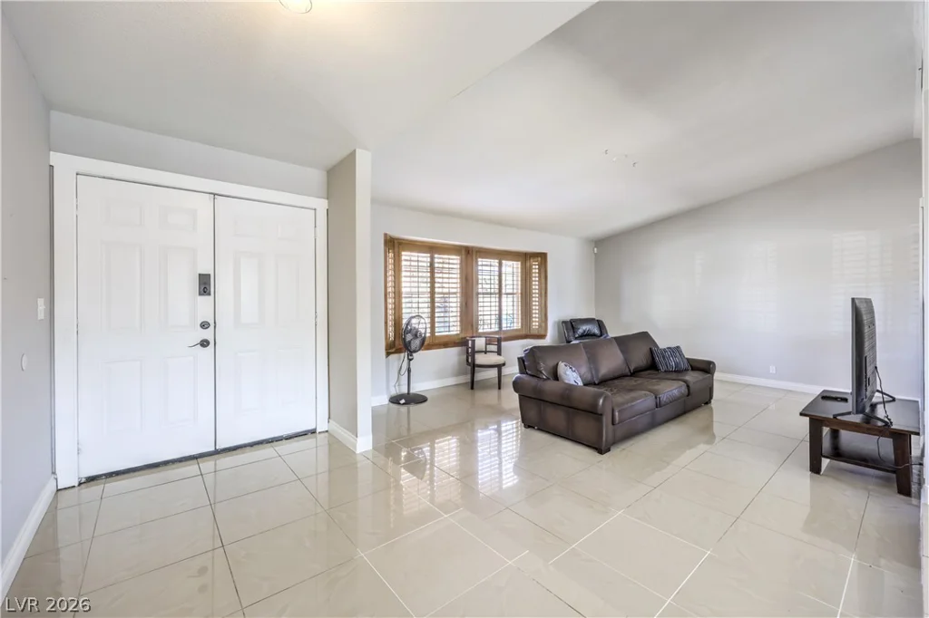 1916 Stonehaven, Las Vegas, NV 89108