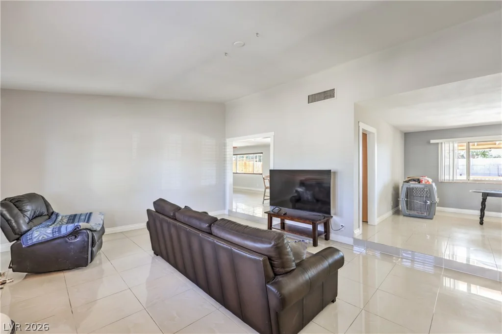 1916 Stonehaven, Las Vegas, NV 89108
