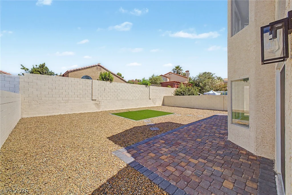 9812 Eagle Rock, Las Vegas, NV 89117