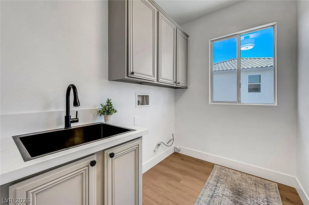 395 Suzanne Peak, Henderson, NV 89012