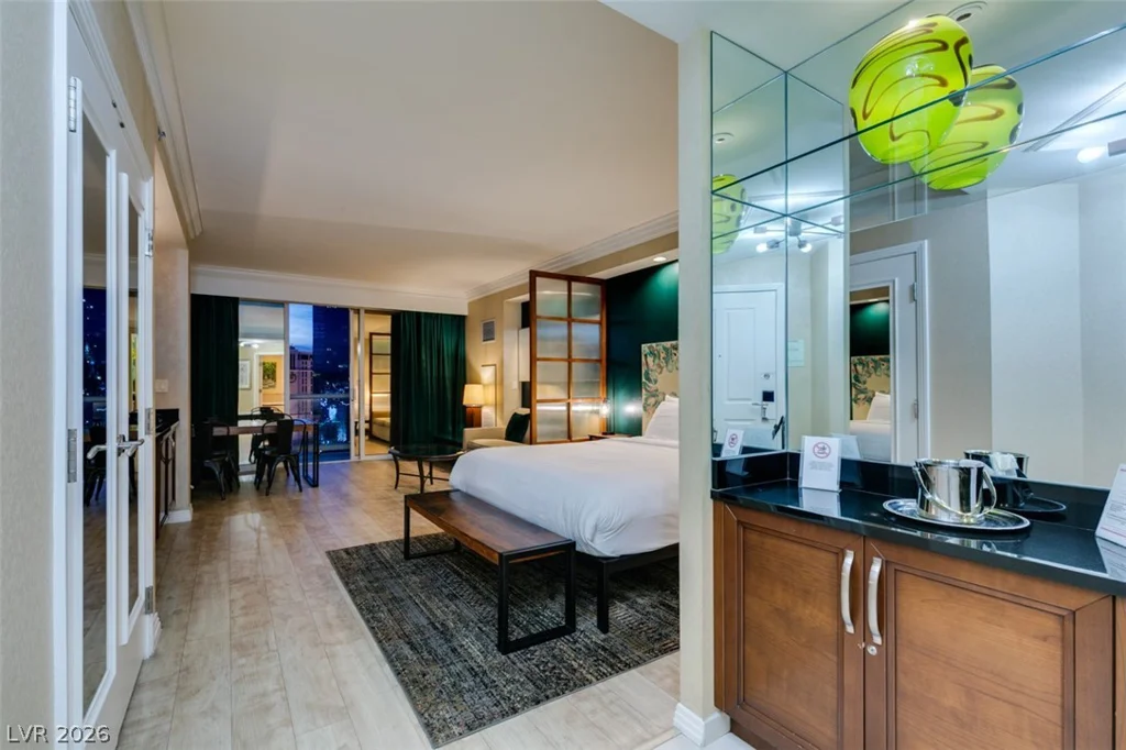 145 HARMON, Las Vegas, NV 89109
