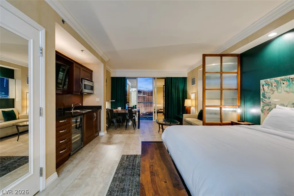 145 HARMON, Las Vegas, NV 89109
