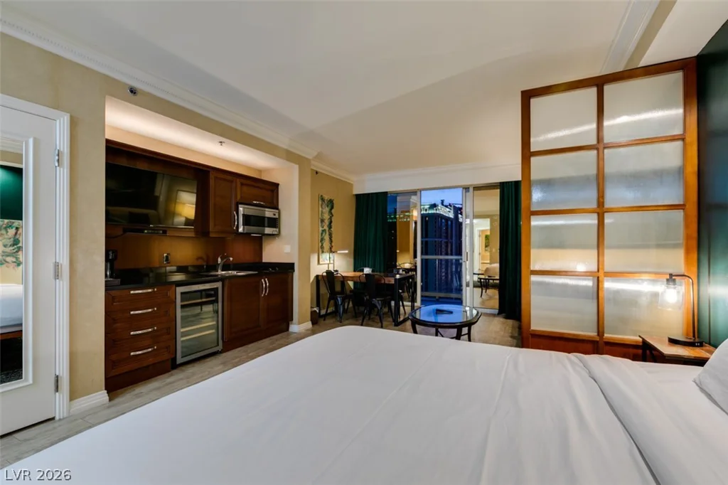 145 HARMON, Las Vegas, NV 89109
